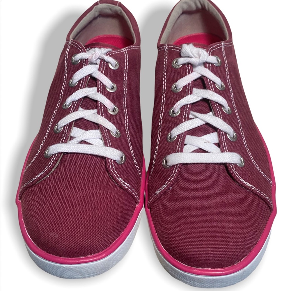 Eddie Bauer Chroma Canvas Casual Women’s Sneaker Burgundy size 9